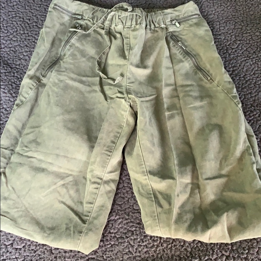 ZARA women’s cargo capris